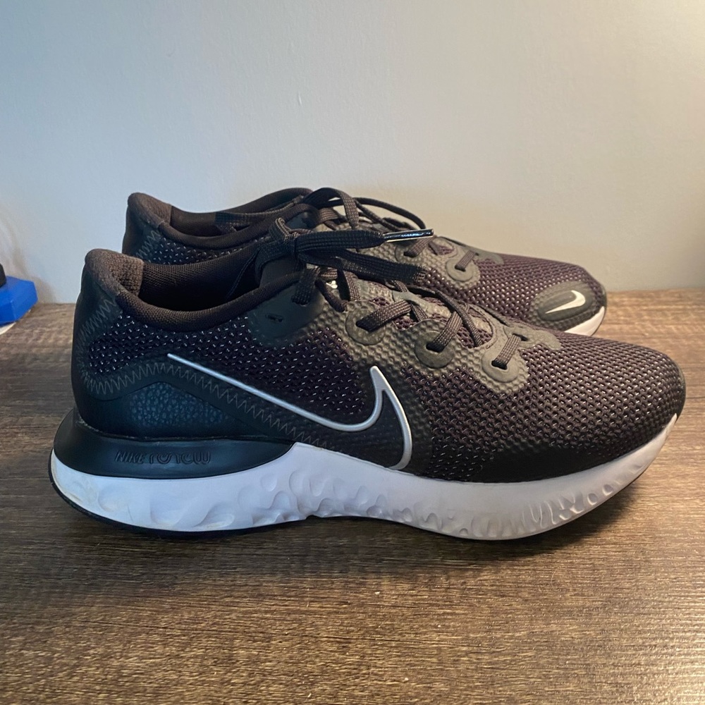 Nike renew men’s size 9.5.